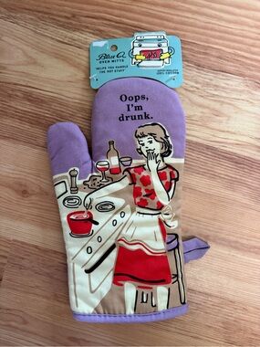 NWT Blue Q 'Oops, I'm Drunk' Purple Oven Mitt